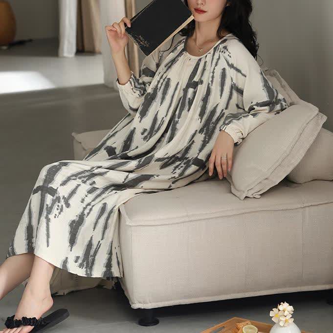 Semplice camicia da notte in cotone con imbottiture per il petto