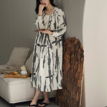 Semplice camicia da notte in cotone con imbottiture per il petto