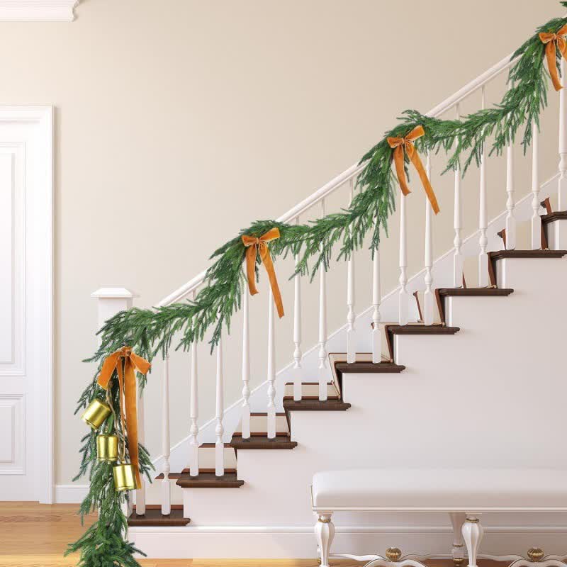 Decorazione natalizia artificiale in pino Norfolk finto per il camino