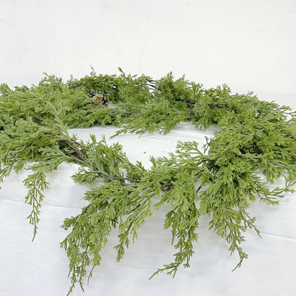 Ghirlanda di pino Norfolk, decorazione natalizia per la casa