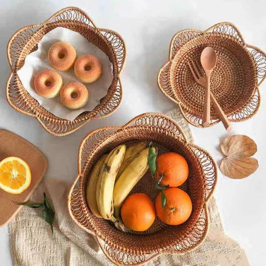Cestino portafrutta in rattan intrecciato