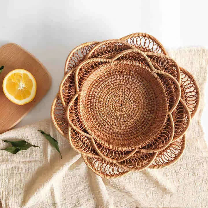 Cestino portafrutta in rattan intrecciato