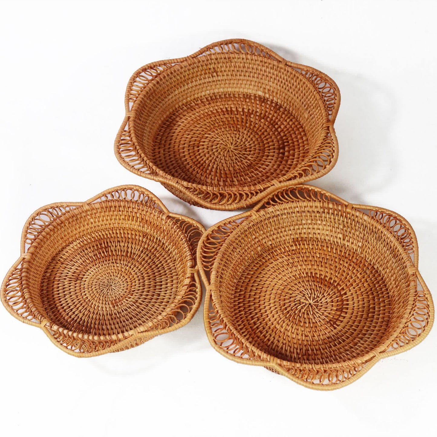 Cestino portafrutta in rattan intrecciato