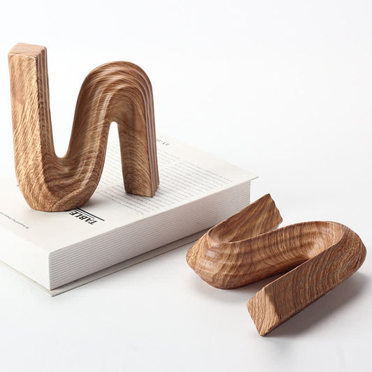 Decorazione per la casa con venature del legno, lettera "N" minimalista