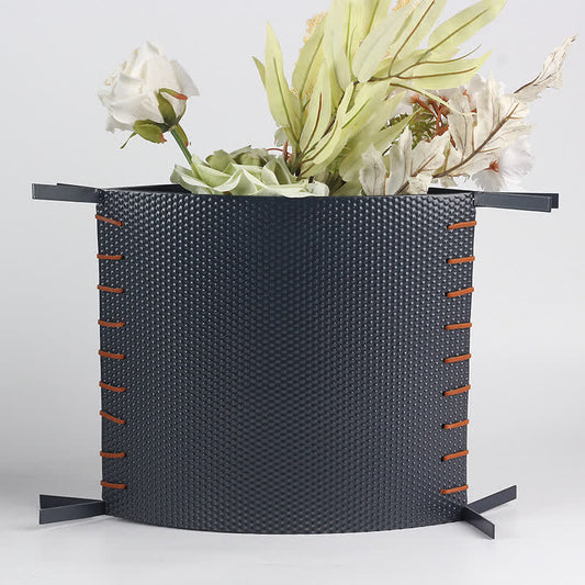 Vaso piatto con cuciture in pelle creativa