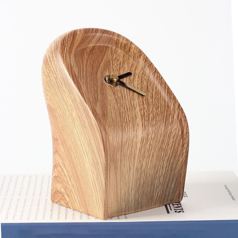 Ornamento creativo con orologio in venature del legno