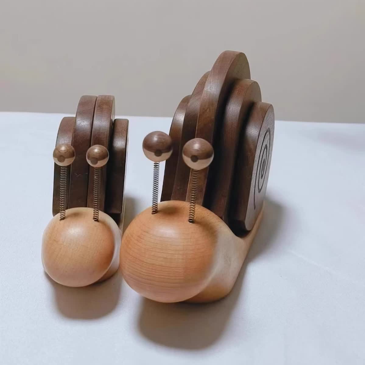Sottobicchiere creativo in legno massello a forma di lumaca