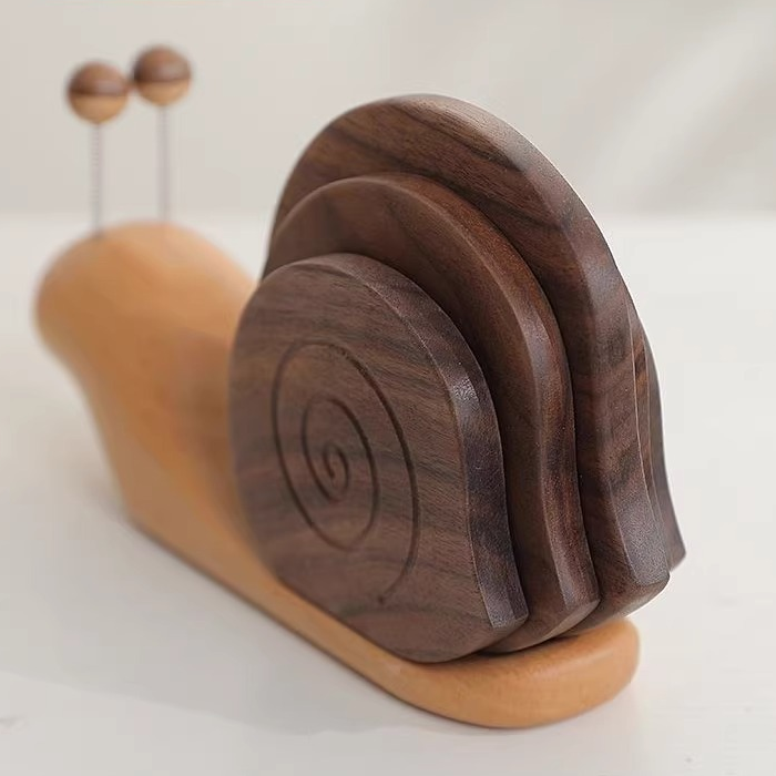 Sottobicchiere creativo in legno massello a forma di lumaca