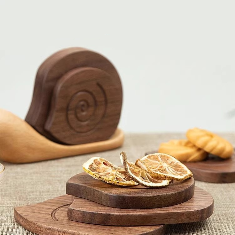 Sottobicchiere creativo in legno massello a forma di lumaca