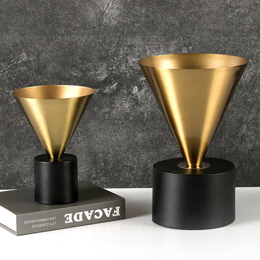 Ornamenti creativi per vasi a forma di tromba