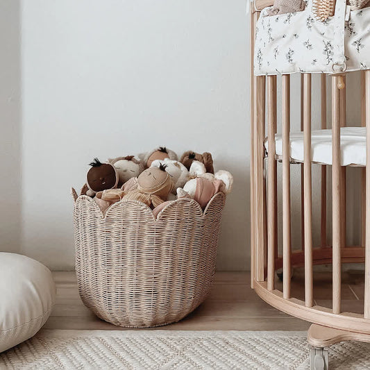 Semplice cestino portaoggetti in rattan intrecciato a mano