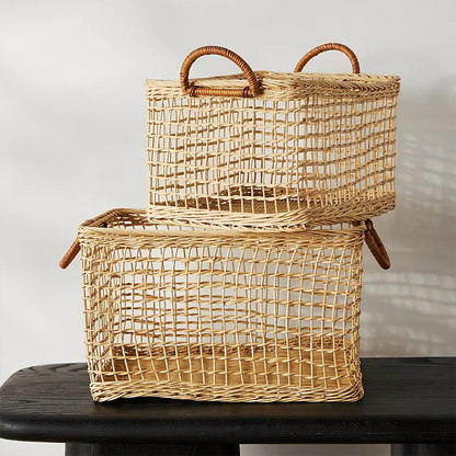 Cestino portaoggetti con manico cavo intrecciato in rattan