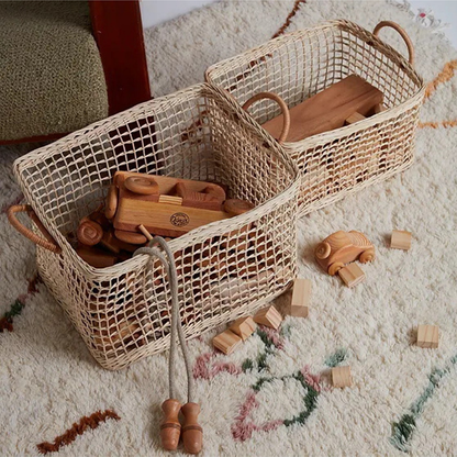 Cestino portaoggetti con manico cavo intrecciato in rattan