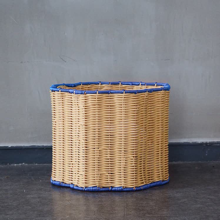 Cestino portaoggetti semplice in rattan fatto a mano