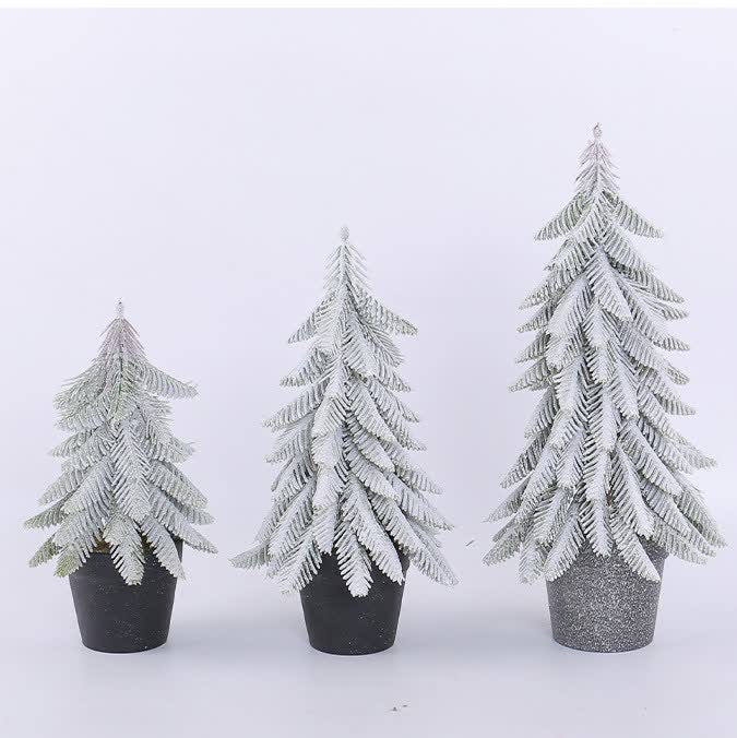 Decorazione per la casa in vaso con albero di Natale innevato
