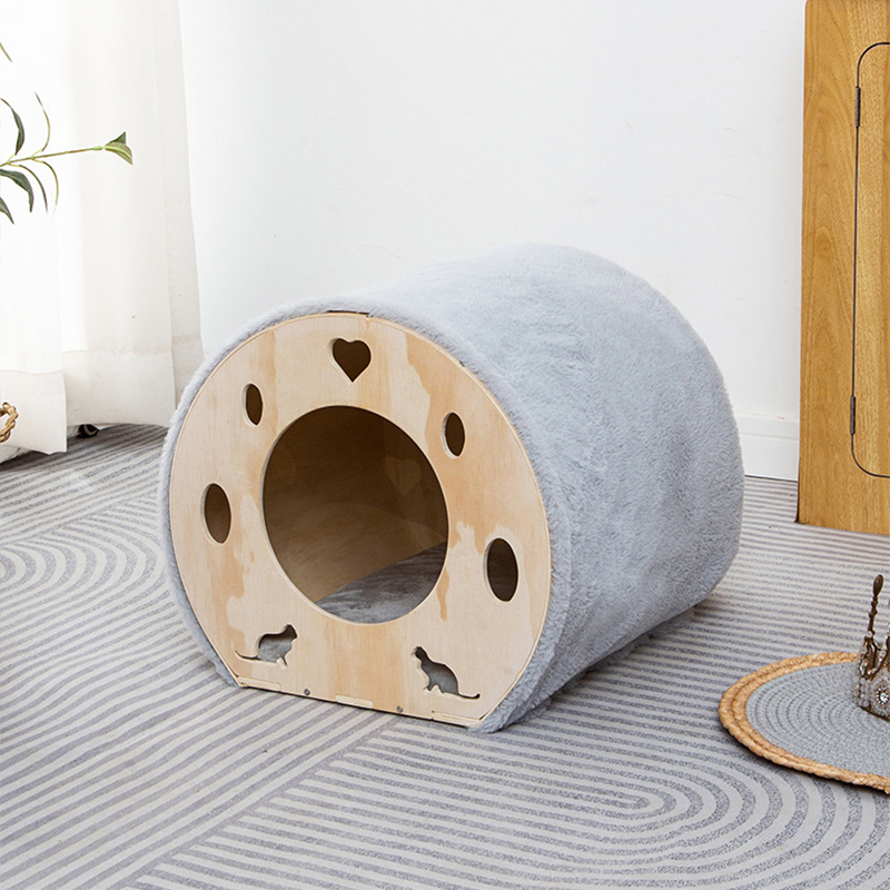 Cuccia per gatti in legno a forma di capsula spaziale