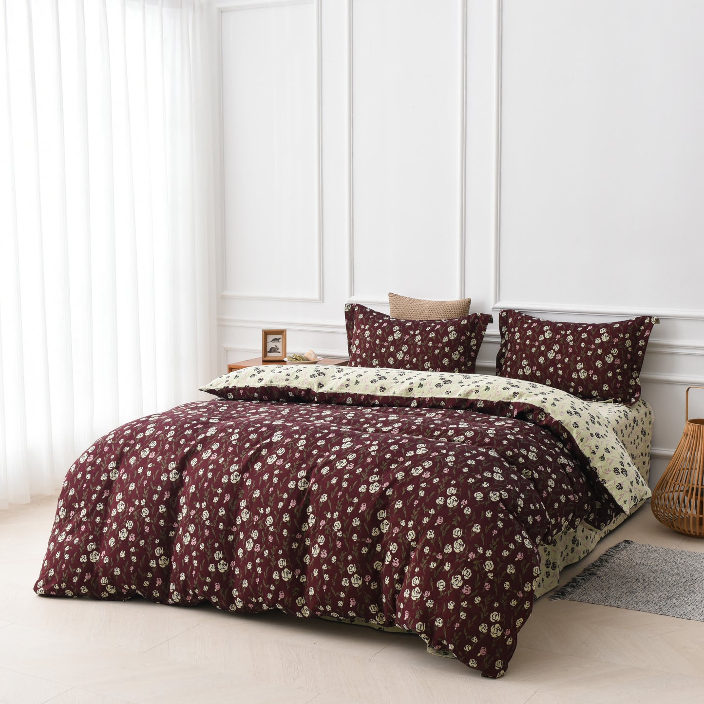 Set di biancheria da letto reversibile in garza di cotone con rose (4 pezzi)