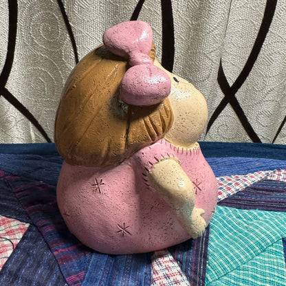 Statua di un naso che si pizzica in resina