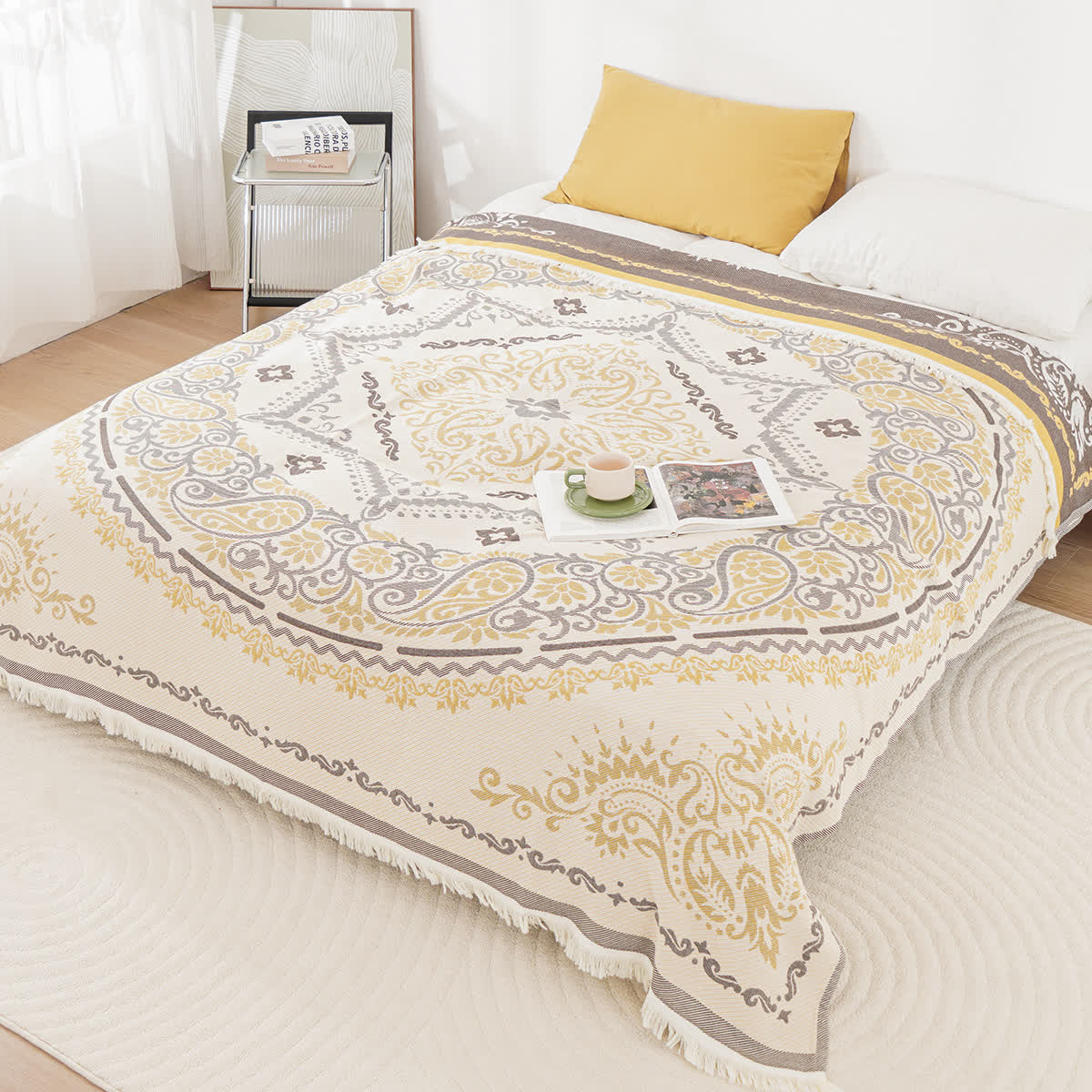 Coperta in garza di cotone leggera con motivo Paisley e nappa