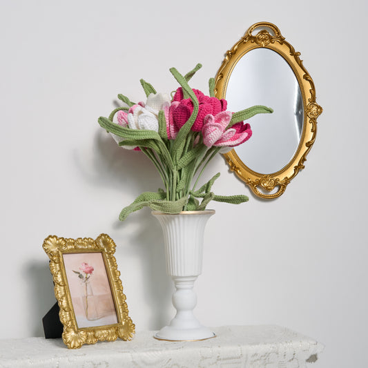 Set di vasi con bouquet di tulipani all'uncinetto in stile fattoria