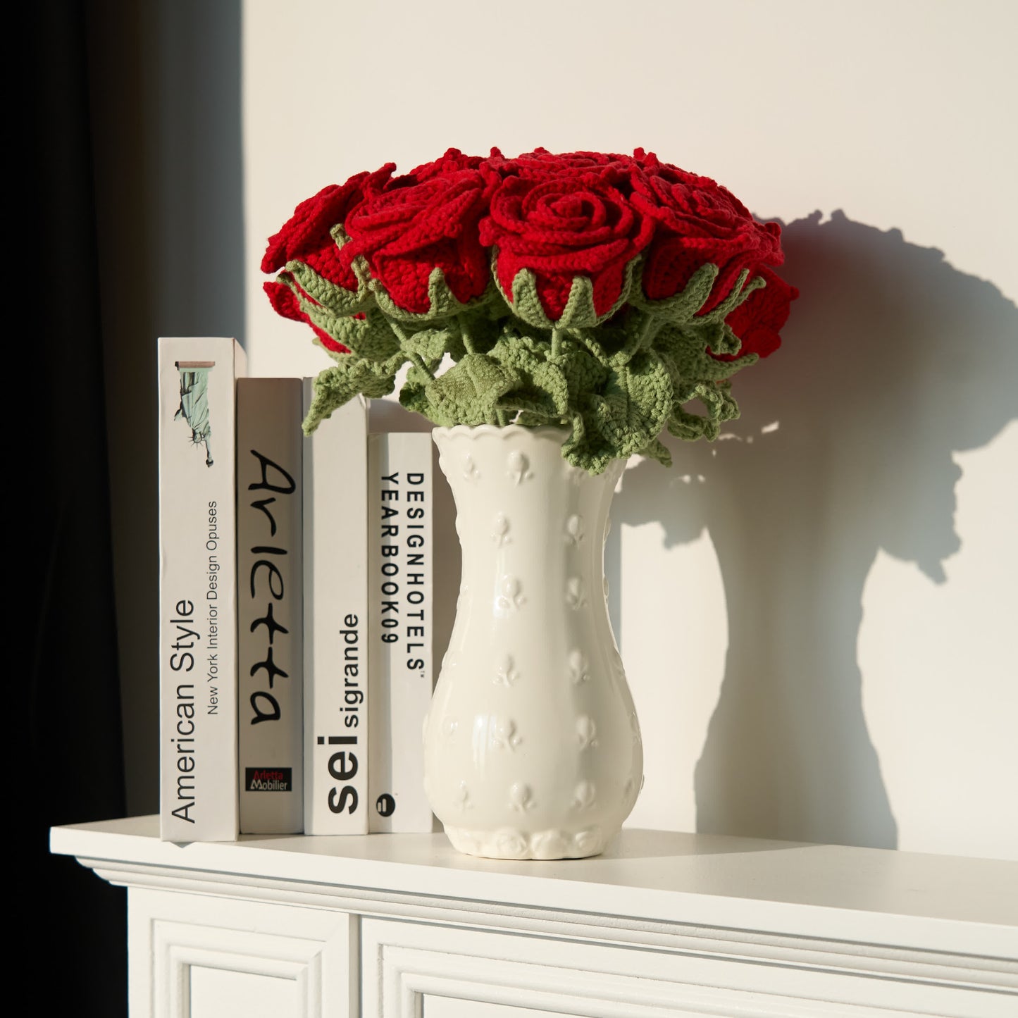 Ornamento a forma di bouquet di rose luminose intrecciate a mano