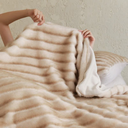 Coperta moderna in pelliccia sintetica a righe