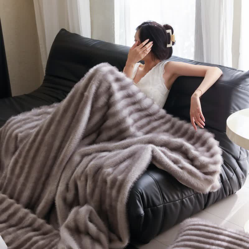Coperta moderna in pelliccia sintetica a righe