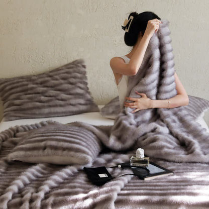 Coperta moderna in pelliccia sintetica a righe