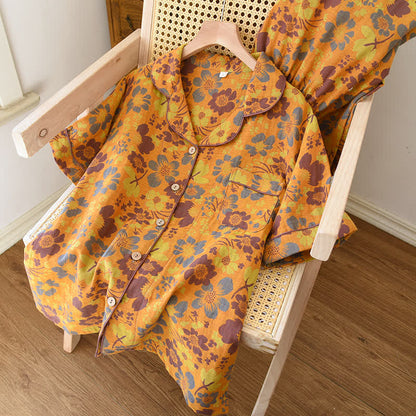 Pigiama in cotone con scollo a revers e stampa floreale