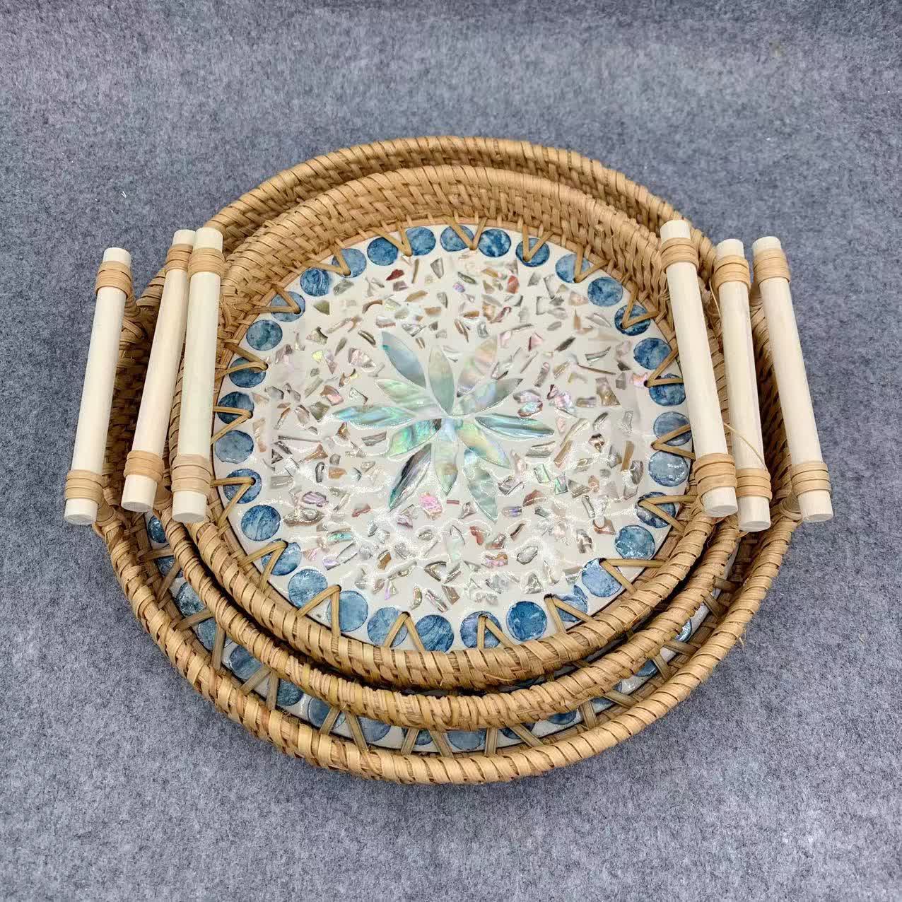 Cestino portaoggetti rotondo in rattan intrecciato