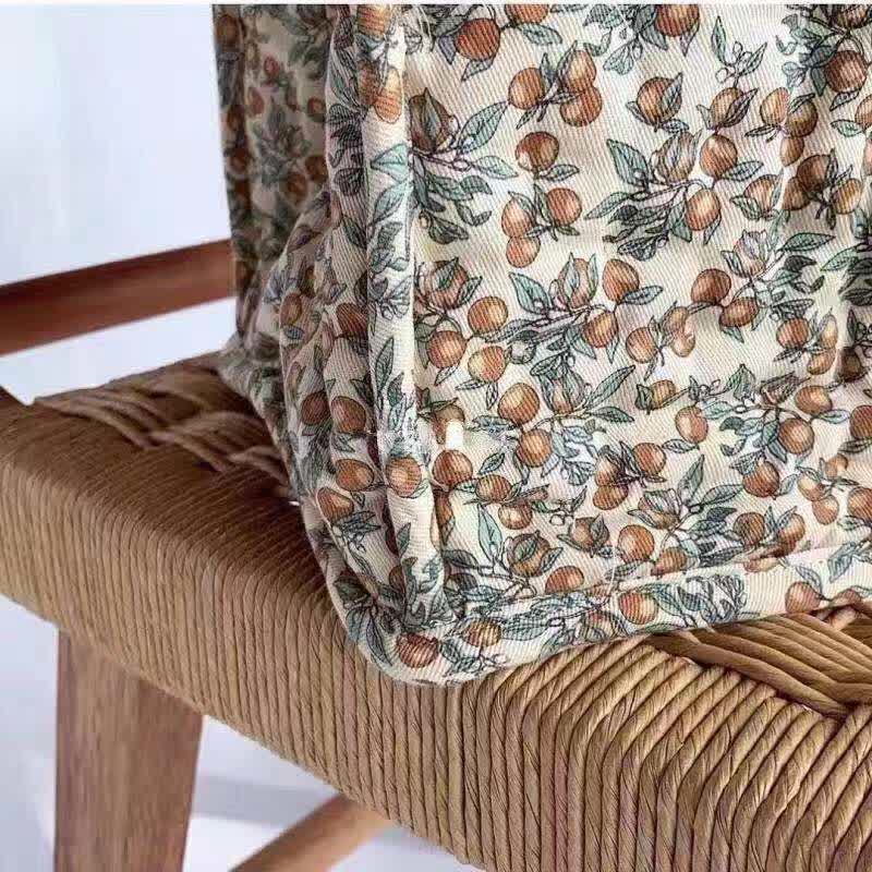 Cesto portaoggetti floreale in puro cotone con manici
