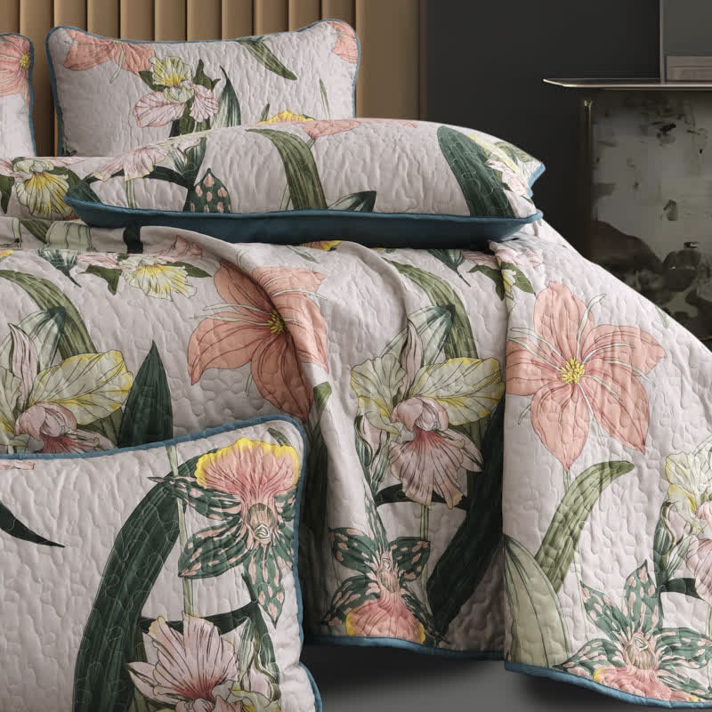 Set di biancheria da letto trapuntata con giglio in fiore rurale