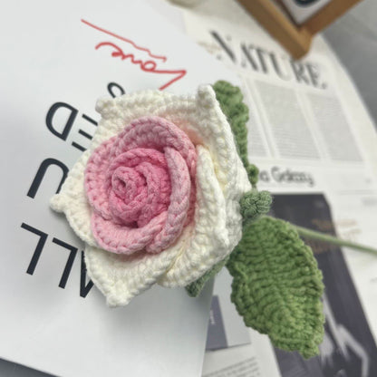 Ornamento a forma di bouquet di rose luminose intrecciate a mano