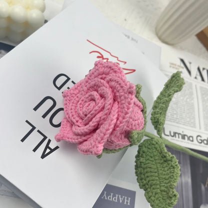 Ornamento a forma di bouquet di rose luminose intrecciate a mano