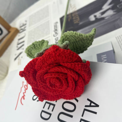 Ornamento a forma di bouquet di rose luminose intrecciate a mano
