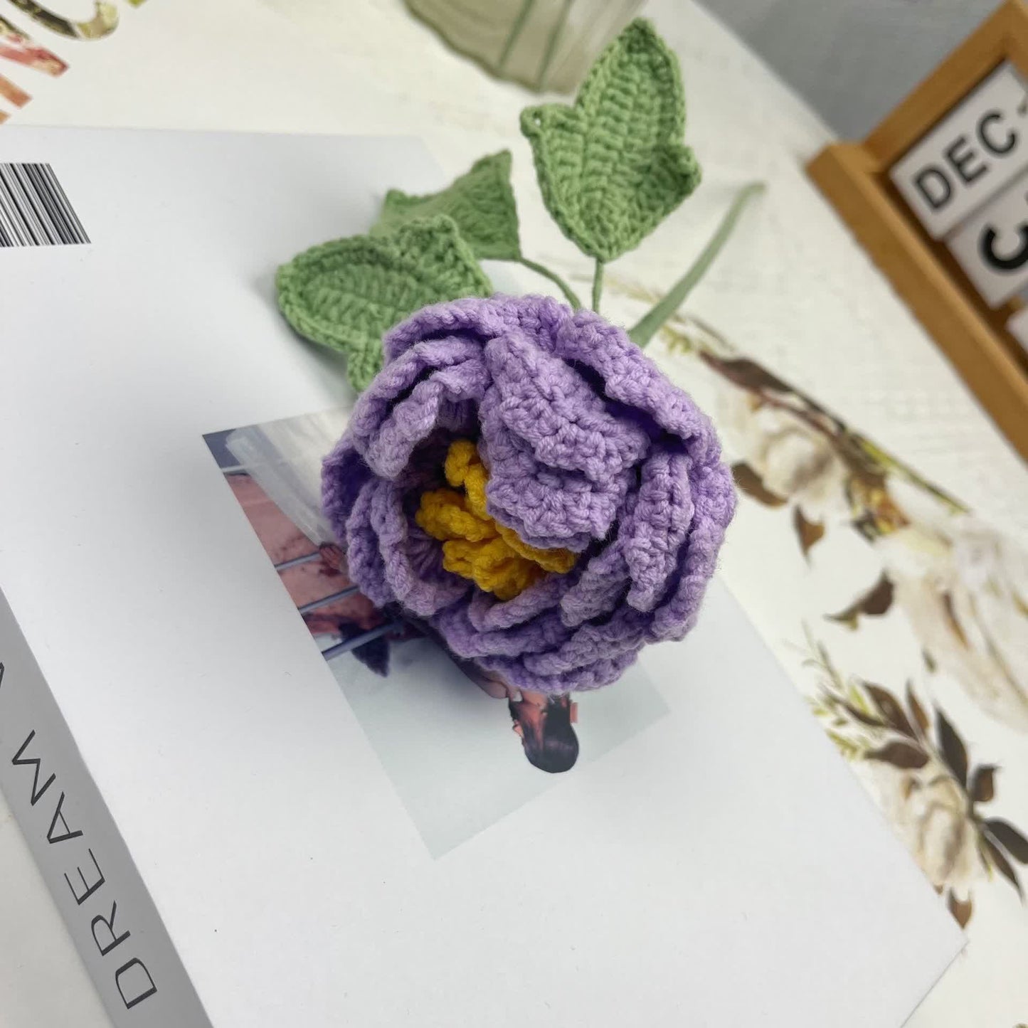 Decorazione per la casa in filato lavorato all'uncinetto a mano, fiore di peonia