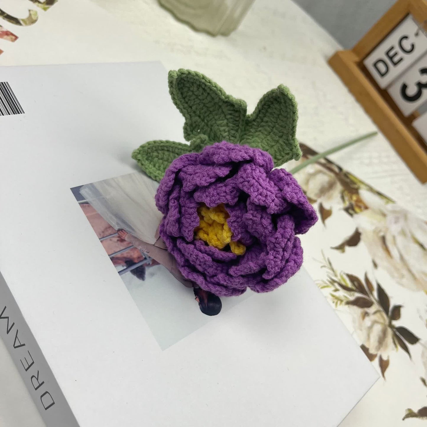 Decorazione per la casa in filato lavorato all'uncinetto a mano, fiore di peonia