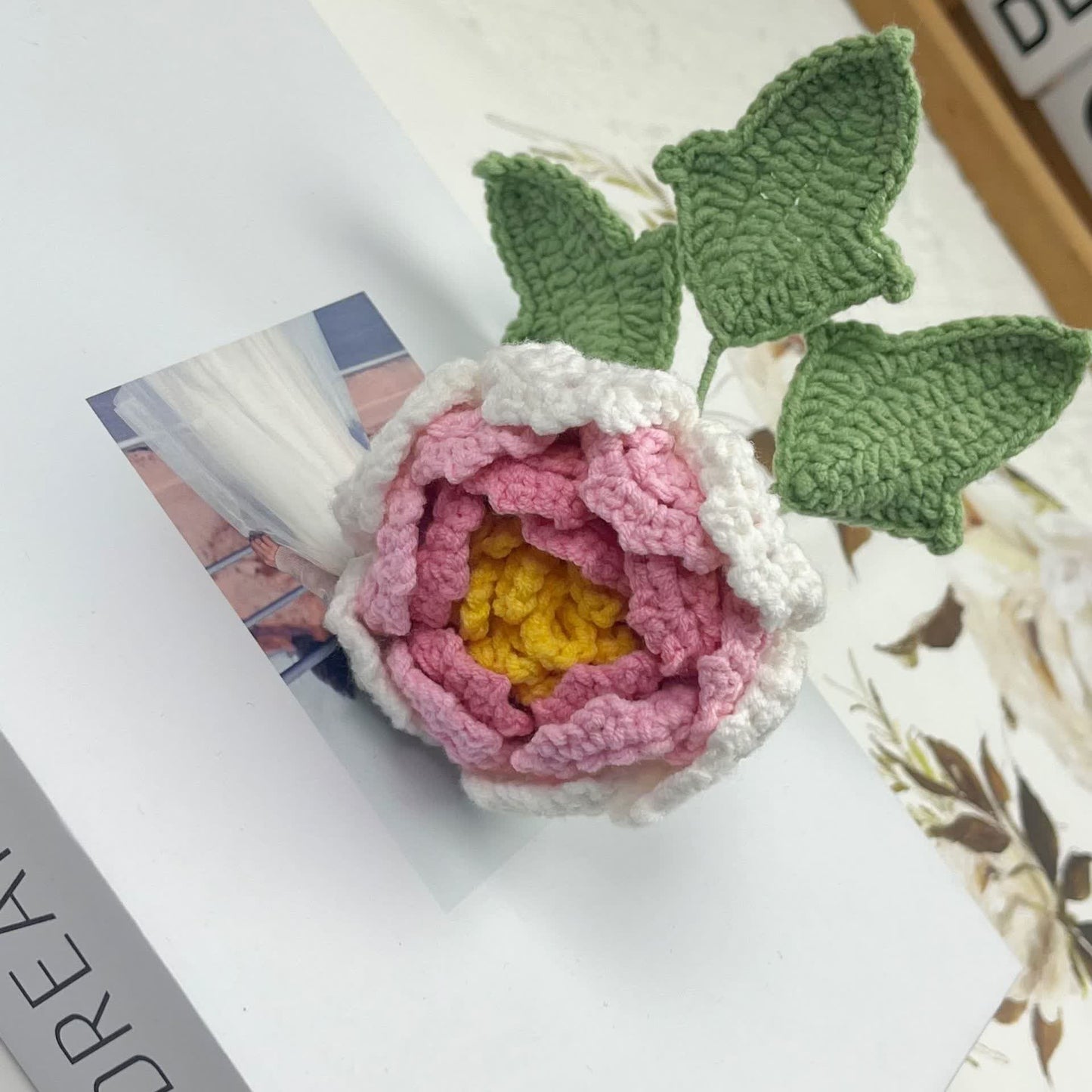 Decorazione per la casa in filato lavorato all'uncinetto a mano, fiore di peonia