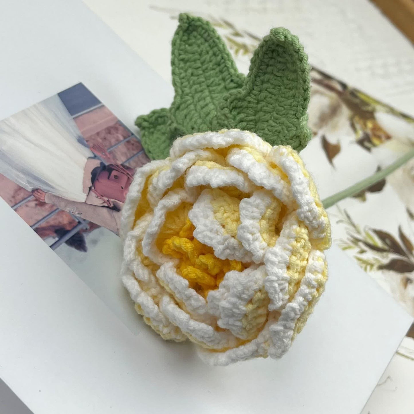 Decorazione per la casa in filato lavorato all'uncinetto a mano, fiore di peonia