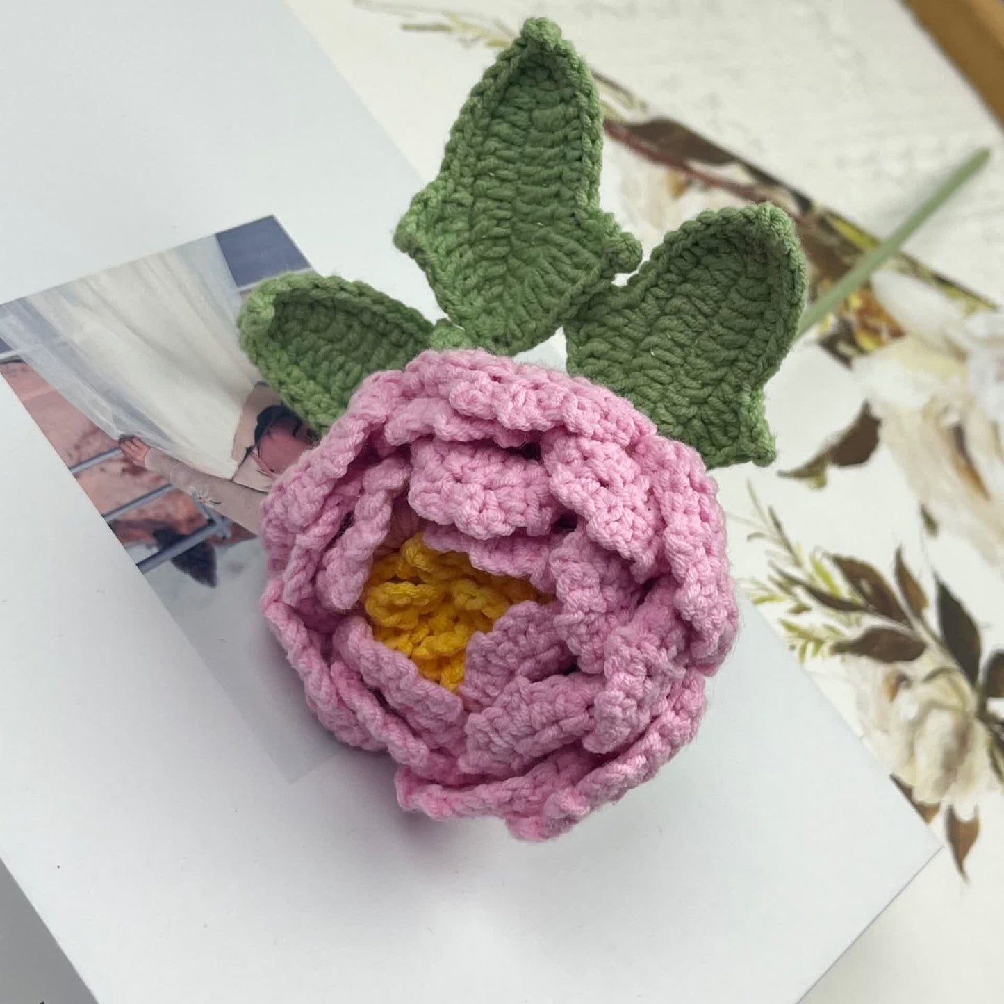 Decorazione per la casa in filato lavorato all'uncinetto a mano, fiore di peonia