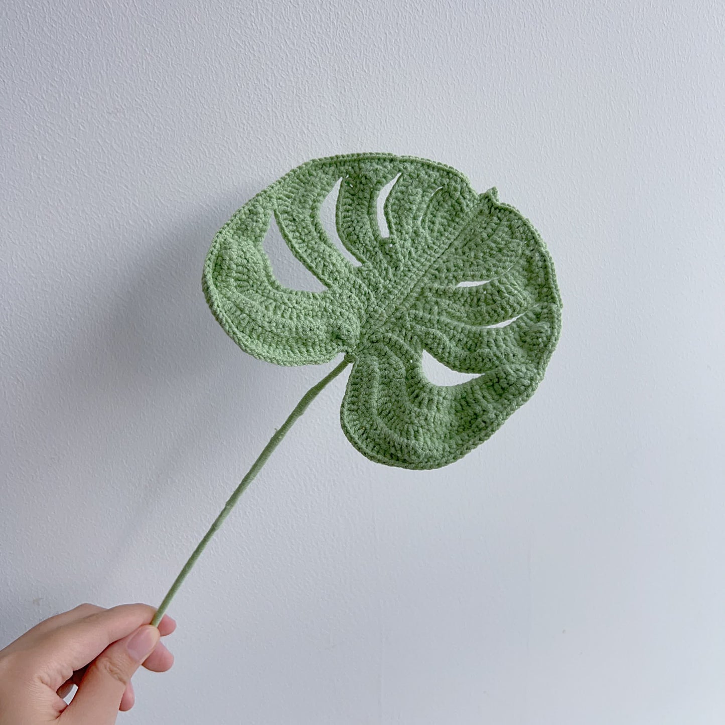 Foglia di Monstera in filato lavorato a mano