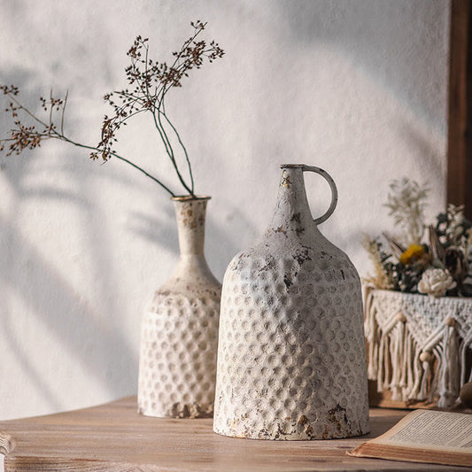 Decorazione per la casa: vaso in ferro battuto retrò