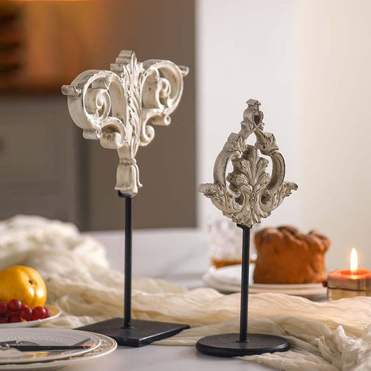 Ornamento decorativo da tavolo intagliato in stile vintage