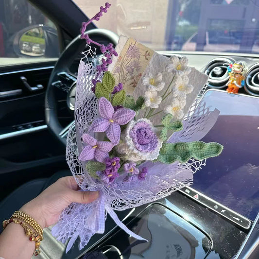 Bouquet di rose e girasoli lavorati a maglia e all'uncinetto a mano