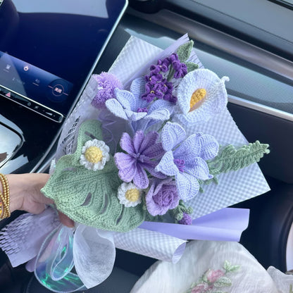 Bouquet di rose e girasoli lavorati a maglia e all'uncinetto a mano