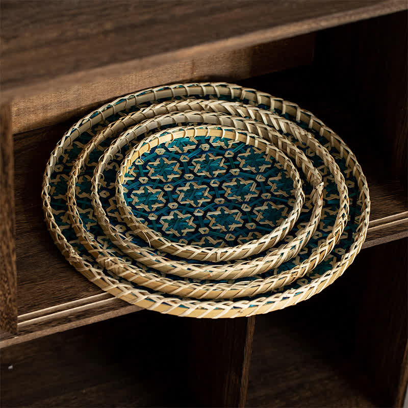 Cestino rotondo portaoggetti in rattan colorato intrecciato a mano