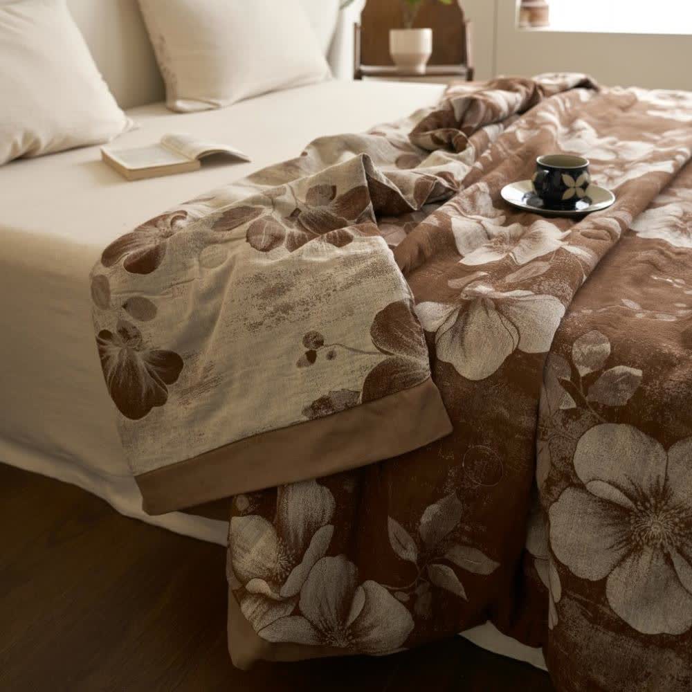 Trapunta retrò floreale in jacquard di garza di cotone