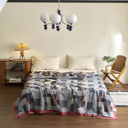 Trapunta leggera in garza di cotone con motivo patchwork