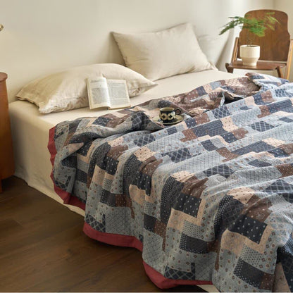 Trapunta leggera in garza di cotone con motivo patchwork