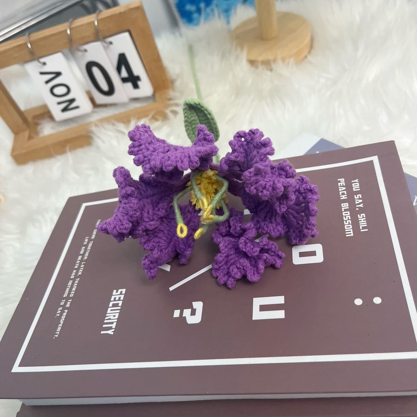 Bouquet di Lagerstroemia eterna lavorata a maglia e all'uncinetto